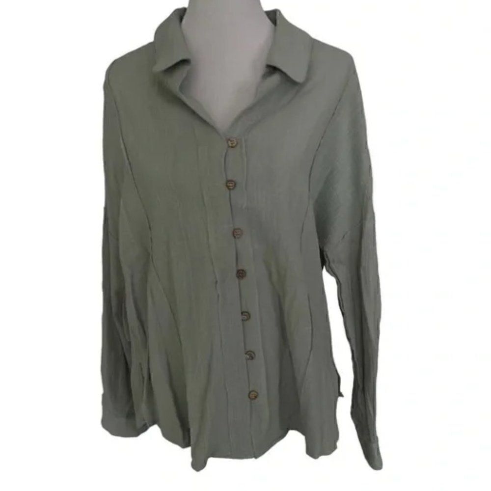 🆕 New In Sage Green Button Down Women’s Blouse size M